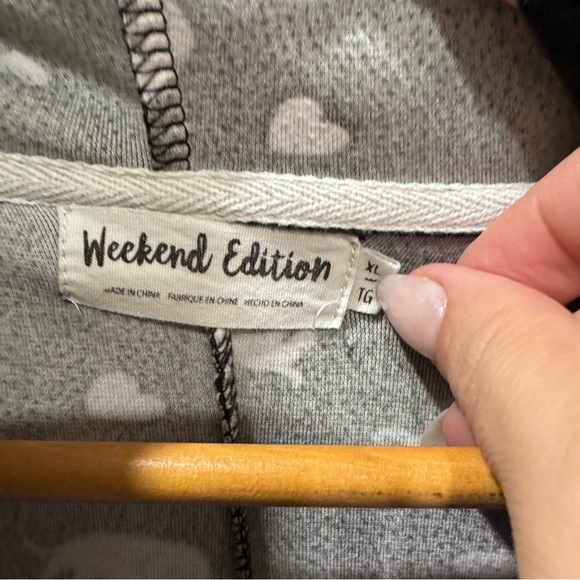 Black and White Patterned adult women’s zip-up Onesie - Picture 5 of 7